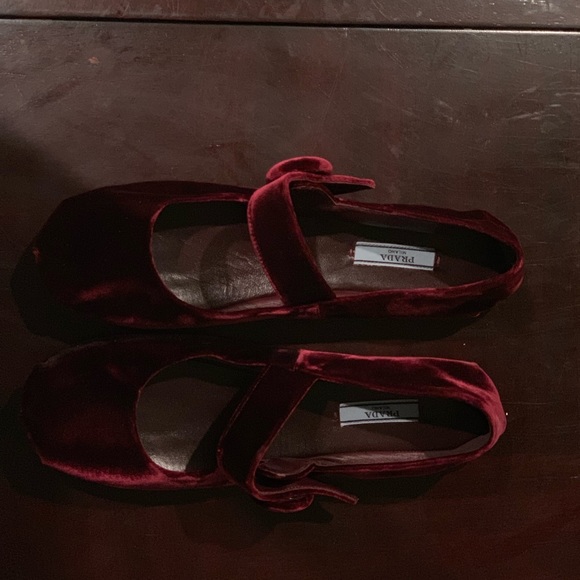 Prada red velvet ballet shoes - Picture 1 of 3